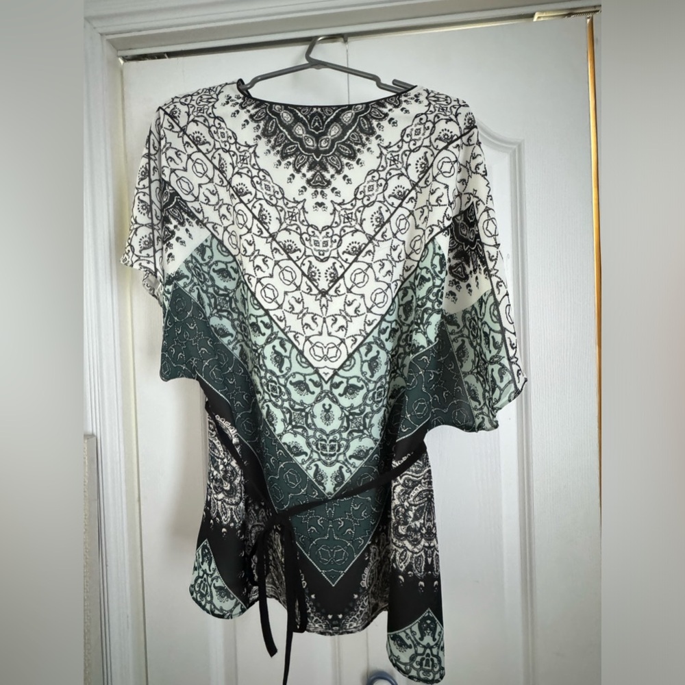 Beautiful top, light weight with nice pattern.